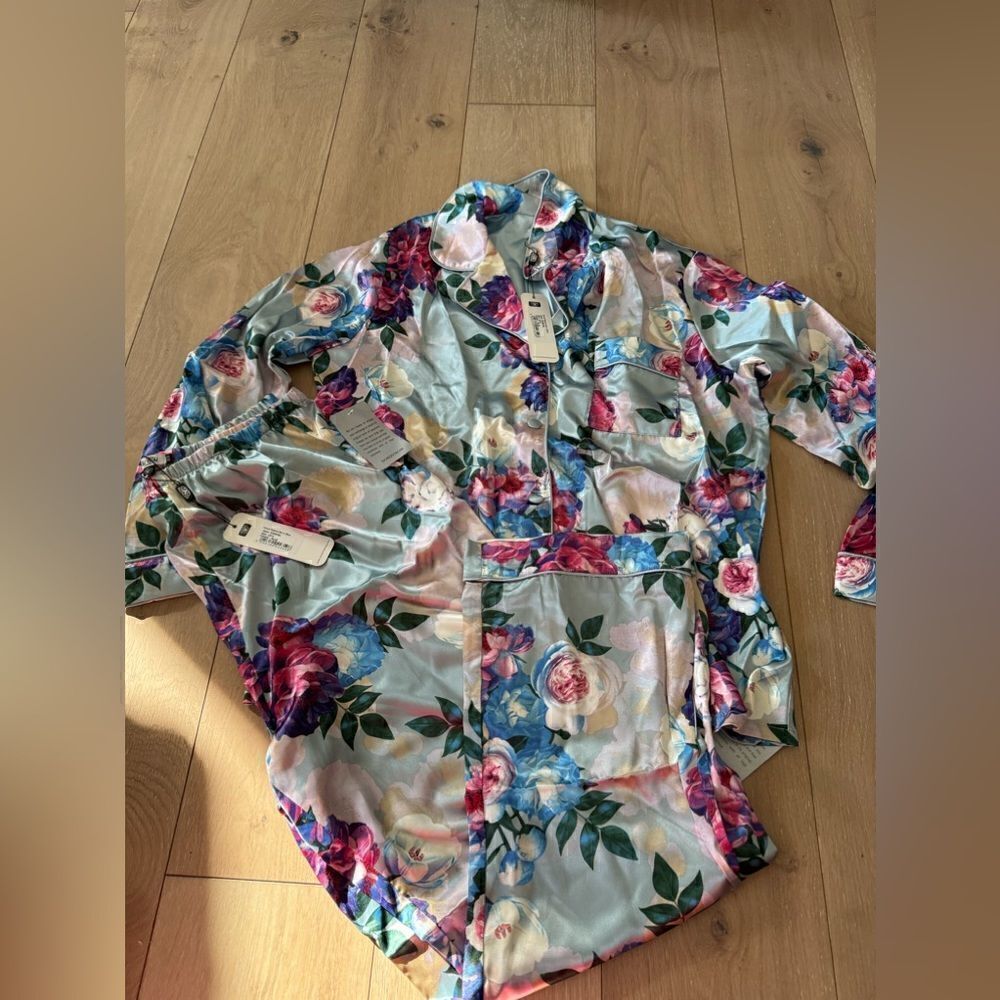 Floral Pyjama Set in Blue - Picture 3 of 4